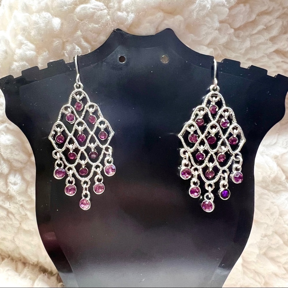 💗Small Diamond Shaped Dangling Stones